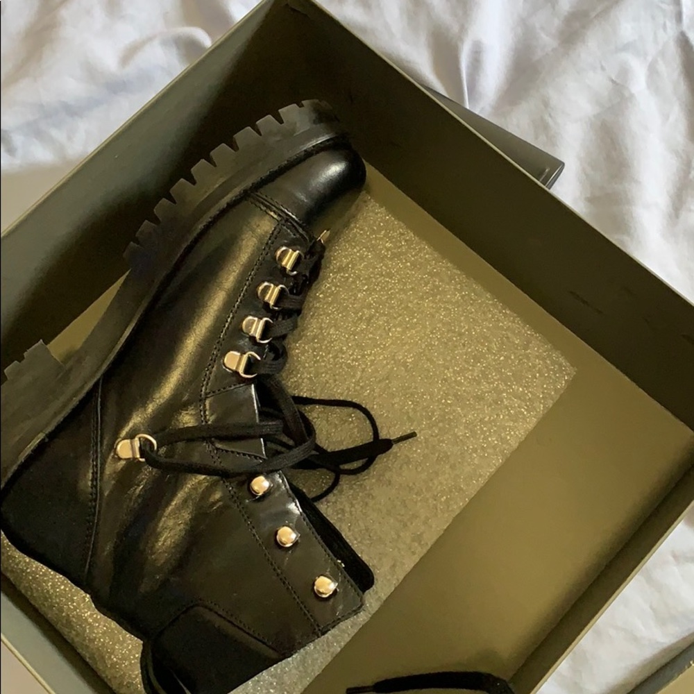 Boots - Picture 4 of 5